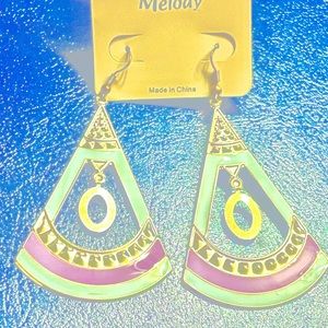 SUPER CUTE FRENCH HOOK EARRINGS BNWT